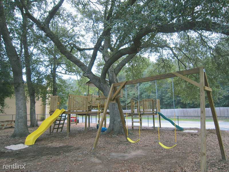 Primary Photo - 1663 Hillcrest Rd