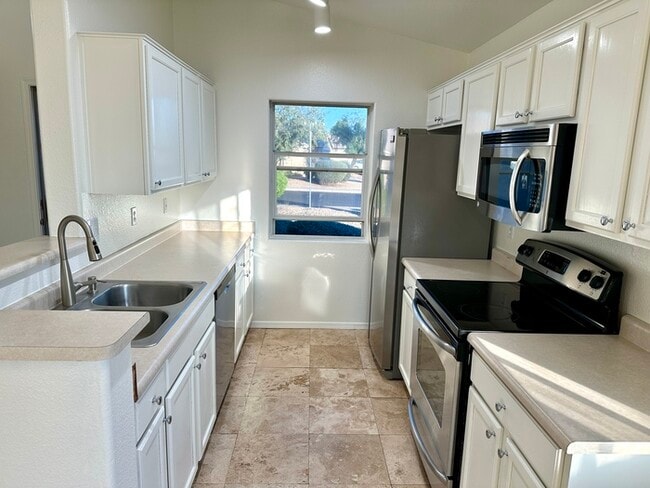 Building Photo - Adorable single story, corner lot home wit...