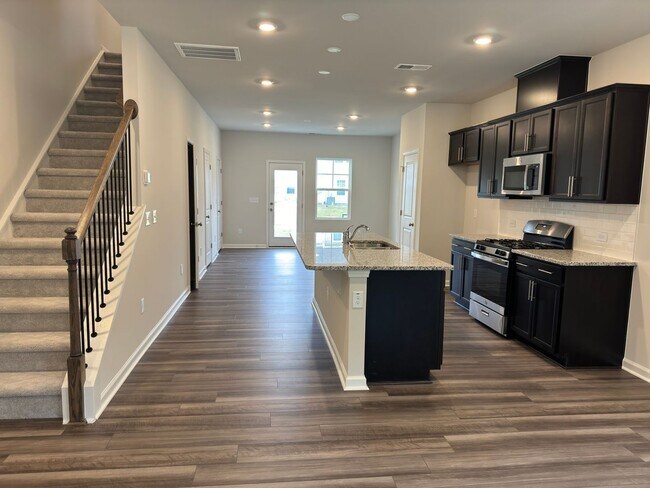Foto del edificio - 2 Bedroom Townhome in Raleigh