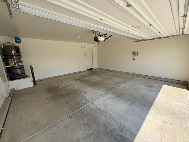 Foto del edificio - SE Visalia home with solar move in ready