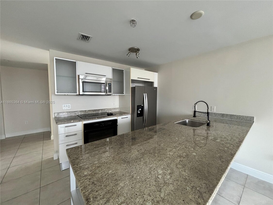 Foto principal - 185 SW 7th St