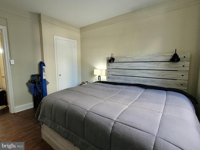 Building Photo - 2031 Locust St