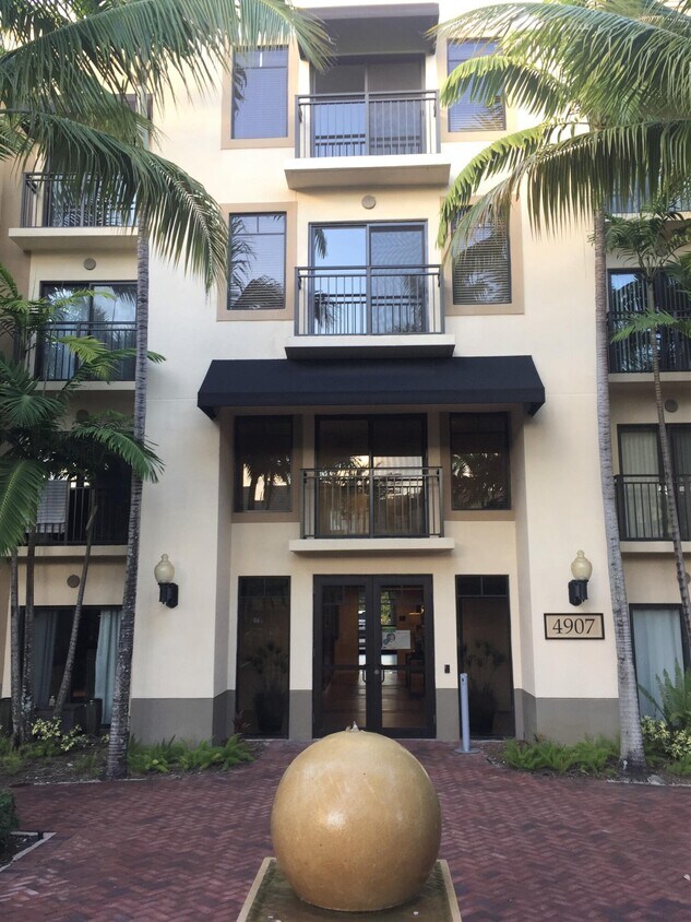 Foto principal - 4905 Midtown Lane