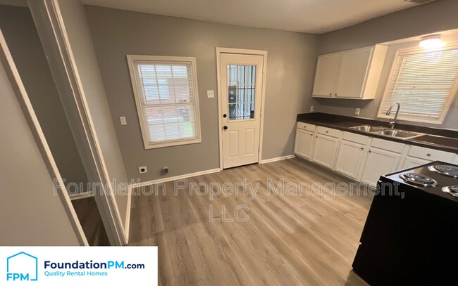 Foto del edificio - 720 Rosebanks Rd