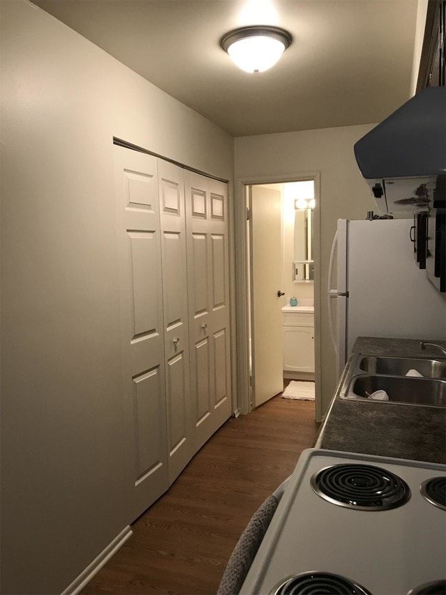 Building Photo - 1690 Driftwood Dr