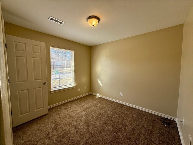 Foto del edificio - 335 Graystone Cir