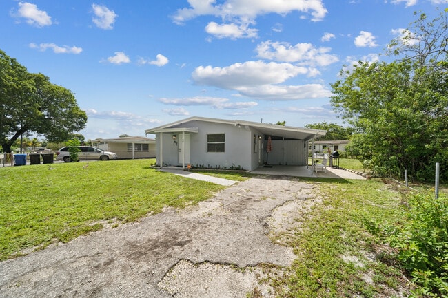 Building Photo - 1700 NW 15th St