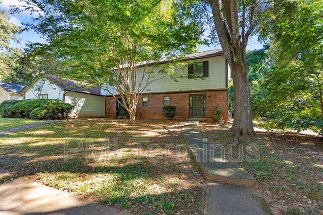 Foto del edificio - 5005 Hawthorne Ct