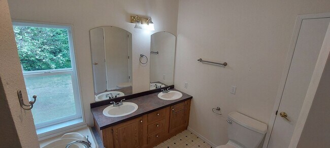 Foto del edificio - 6740 Greystone Ln