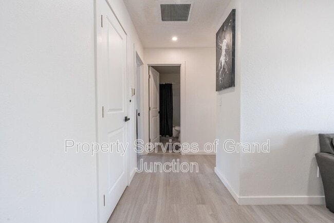 Building Photo - 3238-D 1/4 D 1/4 Rd