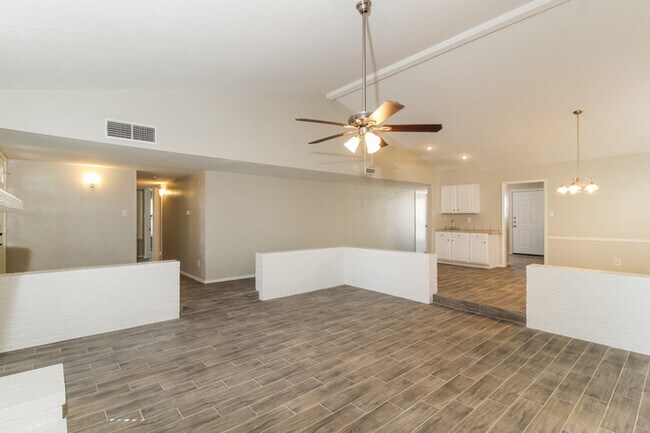 Foto del edificio - 4244 Ireland St