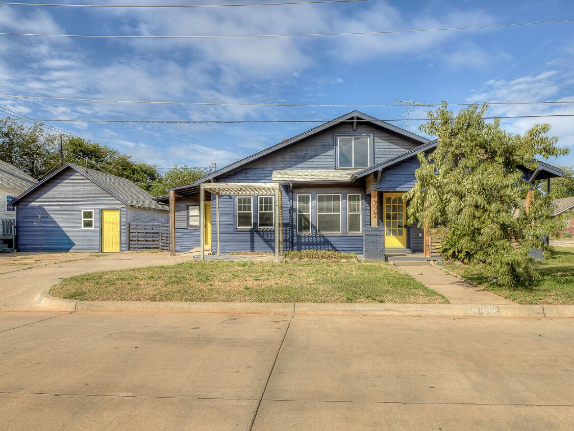 Primary Photo - Beautifully Updated Bungalow!