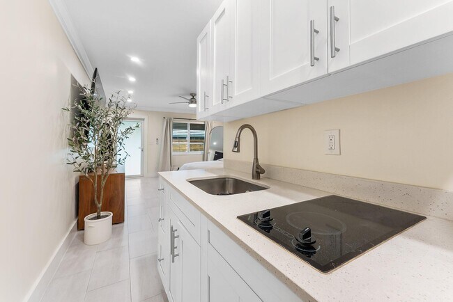 Foto del edificio - 1706 NE 25th St