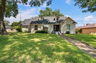Building Photo - 5816 Fox Hill Ln