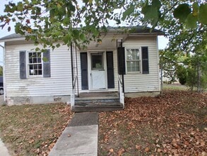 Building Photo - 305 N Logan Ave