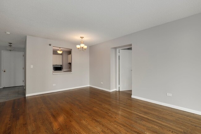 Building Photo - 111 W Maple St