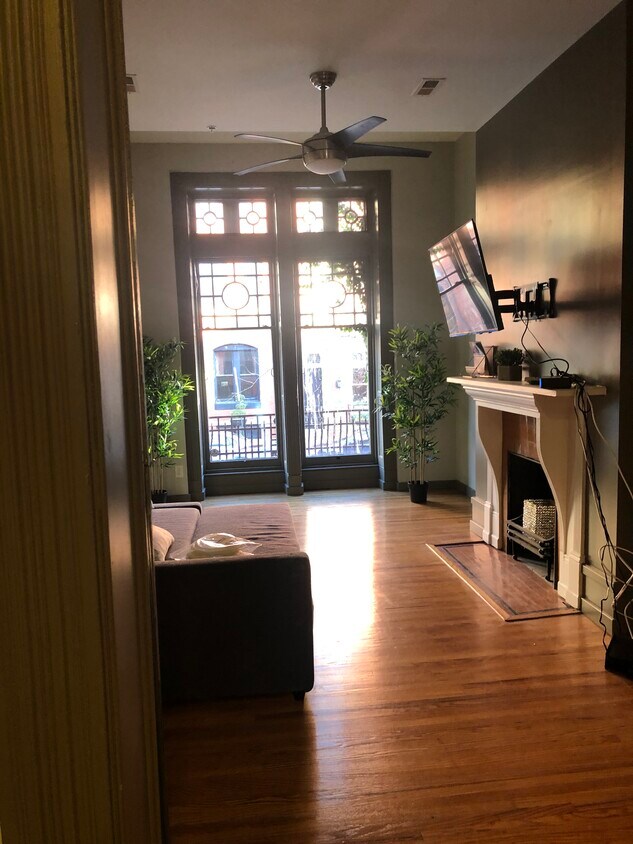 Foto principal - 1010 N Calvert St