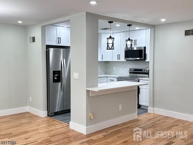 Building Photo - 107A S Maple Ave