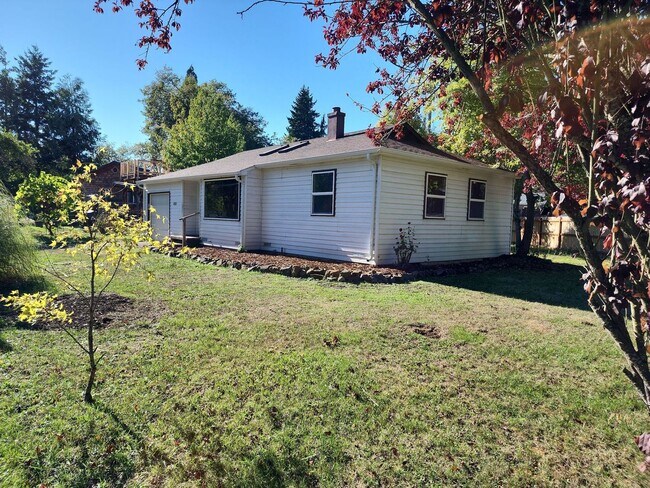 Building Photo - Fresh Remodel 2 bed Single Family!