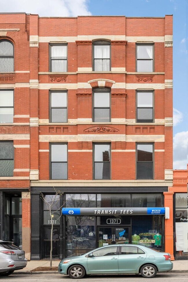 Building Photo - 1371 N Milwaukee Ave