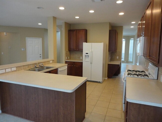 Foto del edificio - 9023 Heather Springs Dr