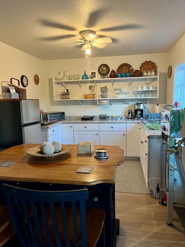 Foto del edificio - Short Term Rental available, Fully Furnish...