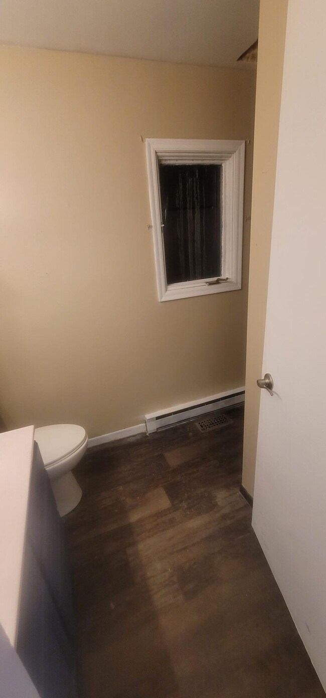 Bathroom - 303 Alexandria St NW