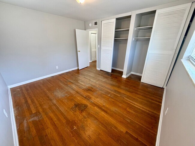 Foto del edificio - 1568 Alexandria Dr