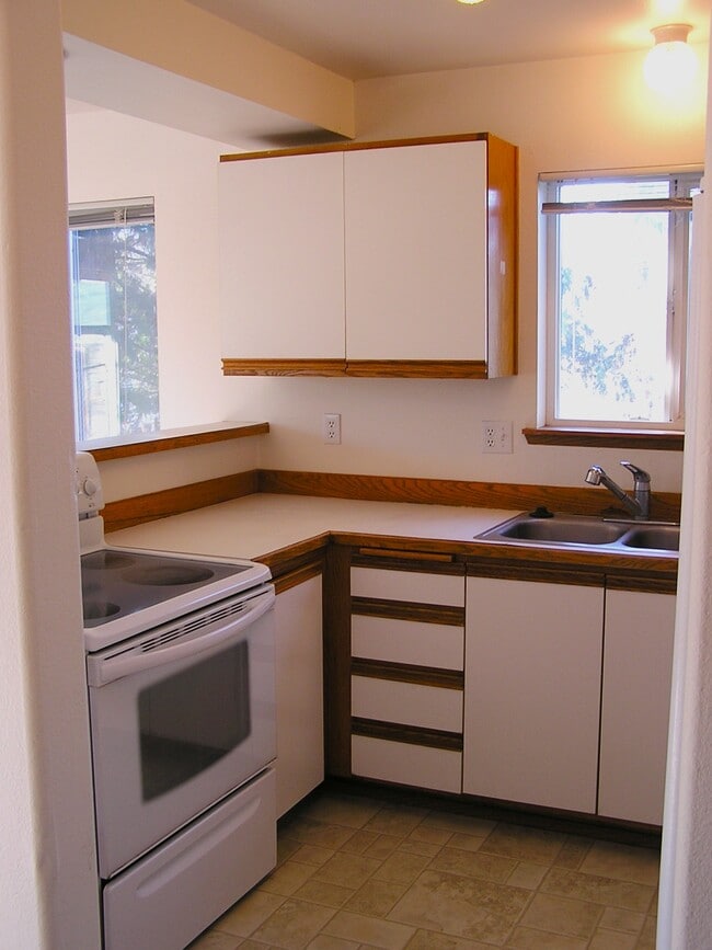 Building Photo - 240 5th St NE