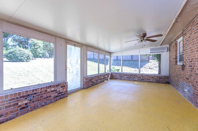 Building Photo - 3925 Biltmore Dr