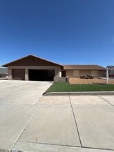 Building Photo - 857 Robinson Ln