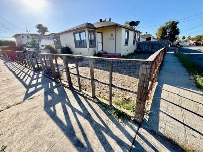 Foto del edificio - Great 3 bed 2 bath House in Richmond -- COMING SOON !!!