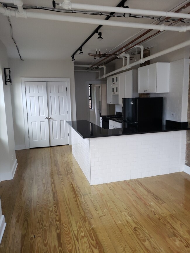 Building Photo - 4833 N Talman Ave