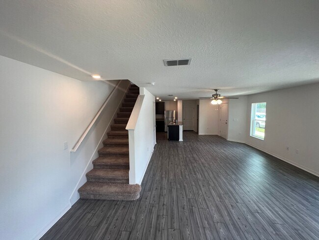 Foto del edificio - 2 car garage townhome-5310 Companion Lane ...