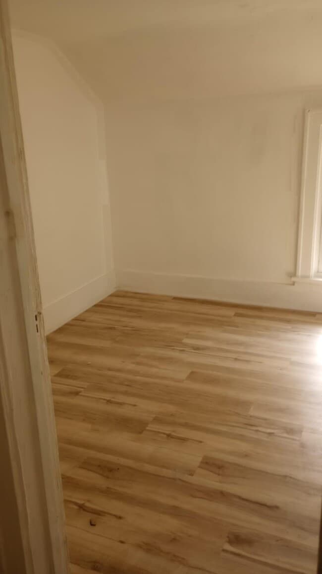 Building Photo - 1802 E 3rd St