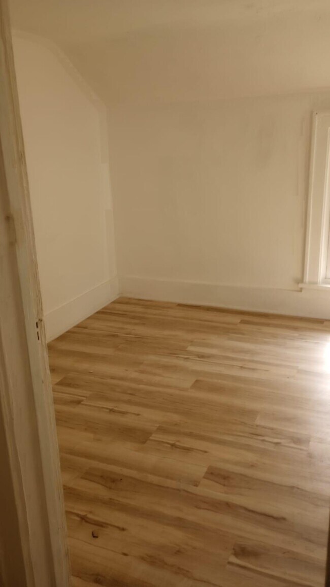 Foto del edificio - 1802 E 3rd St