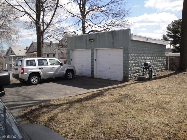 Foto del edificio - 4 br, 2 bath House - 34 Brooksdale Rd