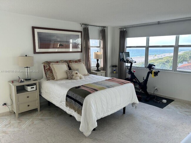 Building Photo - 6039 Collins Ave