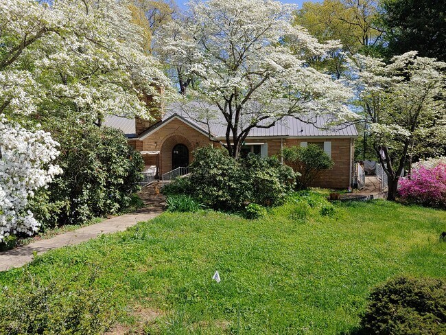 Foto del edificio - 5320 Pinecrest Rd