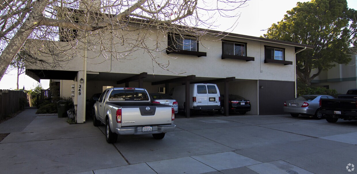 Foto del edificio - 349 Sea Ridge Rd