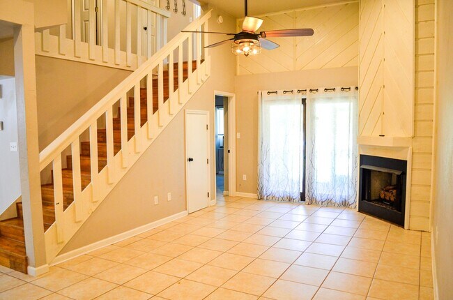 Building Photo - Nice 3 Bedroom 2 Bath Condo on Ironwood Golf Course