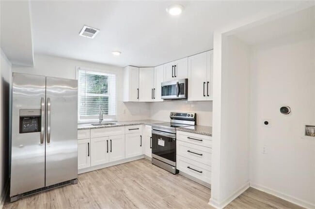 Building Photo - 2533 Kelly Lake Rd