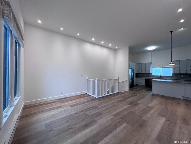 Building Photo - 306 5th Ave