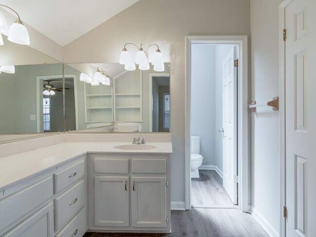 Building Photo - Fully renovated 3 bedroom 2 bathroom!
