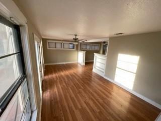 Building Photo - 1300 N Oak Ave