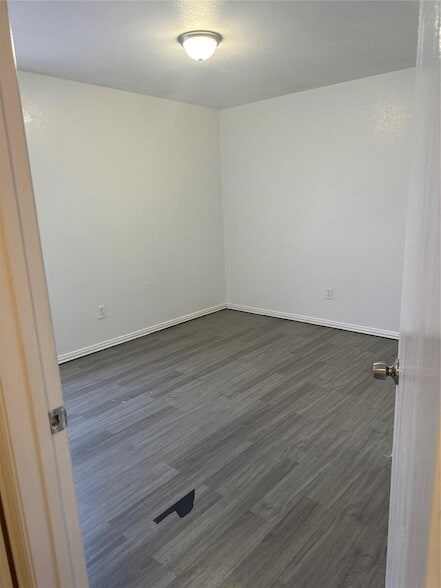 Foto del edificio - 609 Kings Way Dr