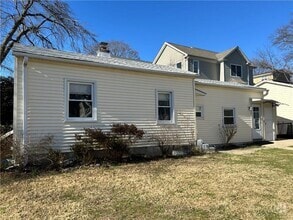 Building Photo - 306 5th St