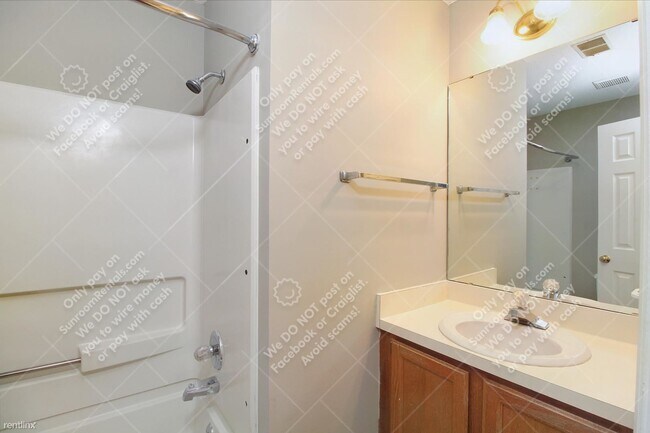 Building Photo - 2 br, 2.5 bath Townhome - 1442 Barton Pl Dr