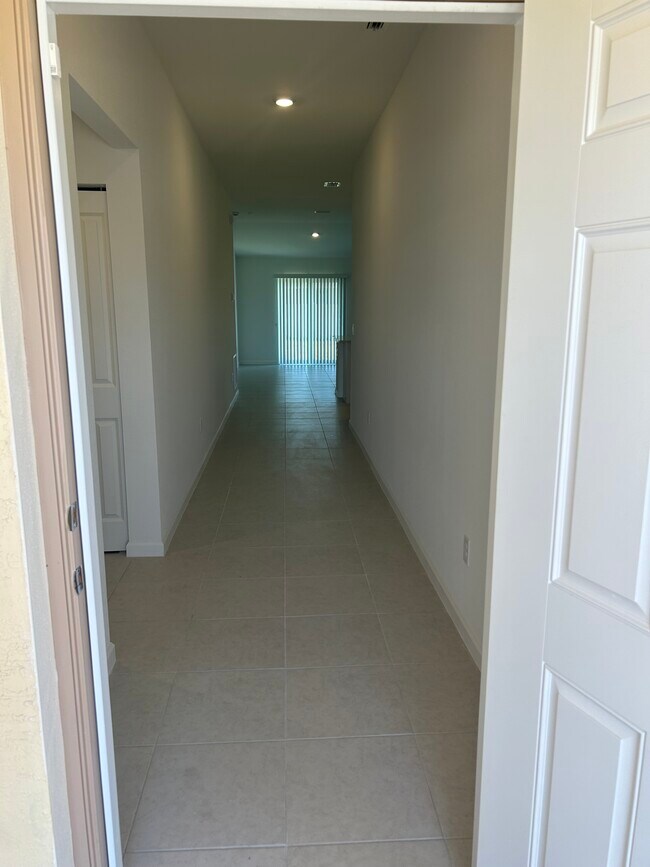 Vestíbulo de entrada - 4209 Longmour Ln