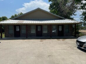 Building Photo - 1450 McNeil